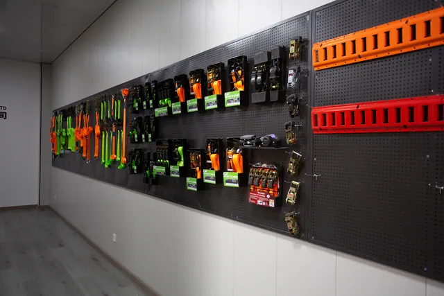 Sample wall of ratchet mechanisms and hooks